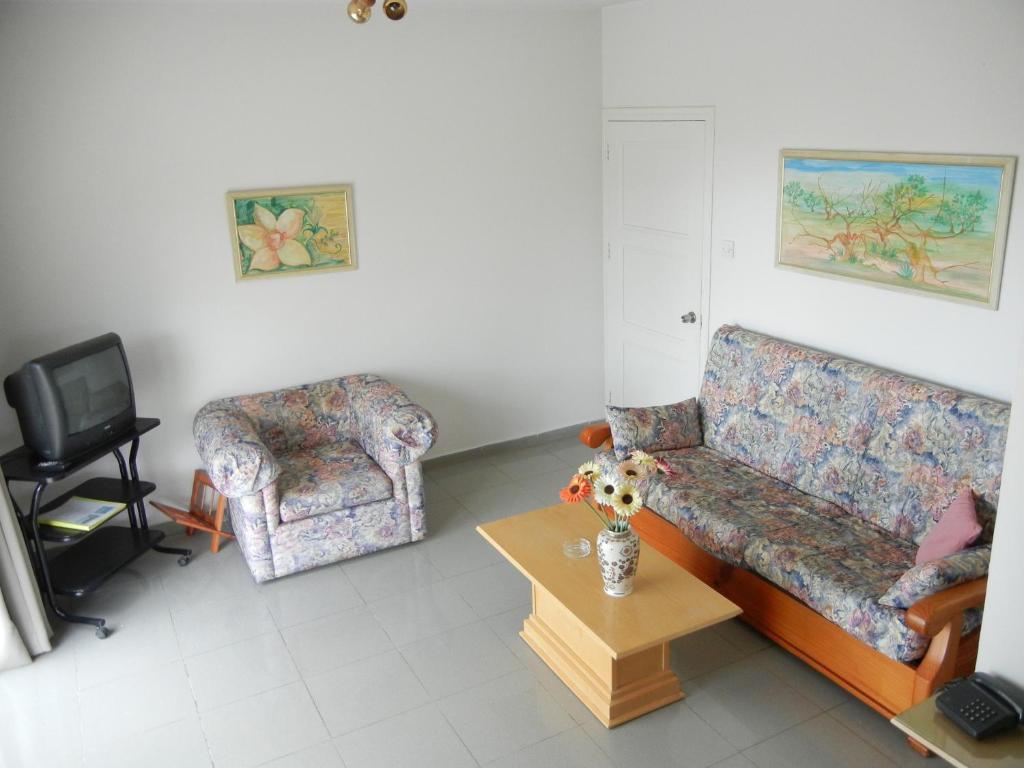 Tsialis Hotel Apartments Larnaca Room photo